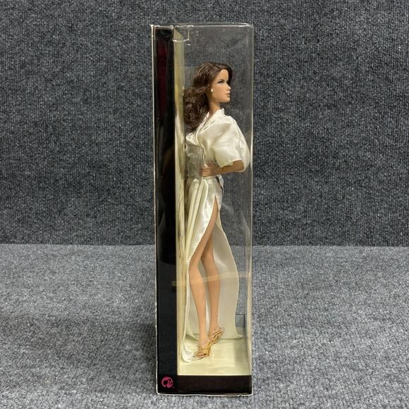 Barbie Collector James Bond 007 Octopussy Doll‎ Black Label 2010 Boxed T4550 - Picture 4 of 12